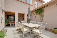 Maricopa Desert Oasis: Fenced Yard w/ Hot Tub Hotel di Maricopa