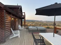 LOG HOME PRIVACY! STUNNING VIEWS ~ 8 MIN TO SKI~ TRAILS ON THE PROPERTY Hotel di Silver Summit