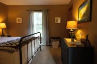 Whole House in Schroon Lake: Walk to Lake and Town! Hotel a Schroon