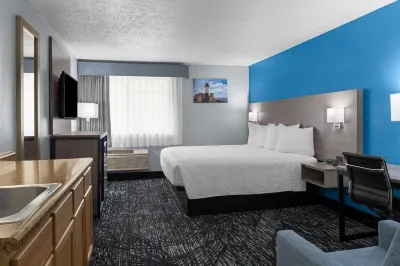 Baymont by Wyndham Duluth Hotels near R.W. Lindholm Service Station