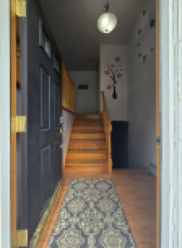 Your Conneaut Lake Getaway: Comfy 3Br Duplex, Hot Tub, Fenced Yard!