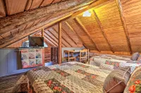 Broken Bow Log Cabin w/ Fire Pit, Pond, & Deck! - Haustierfreundliche