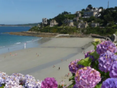 Stone House Pleumeur-Bodou near Pink Beaches 普勒默博杜住宿飯店