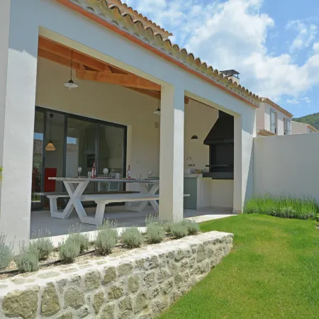 Villa in Malaucène with Heated Pool