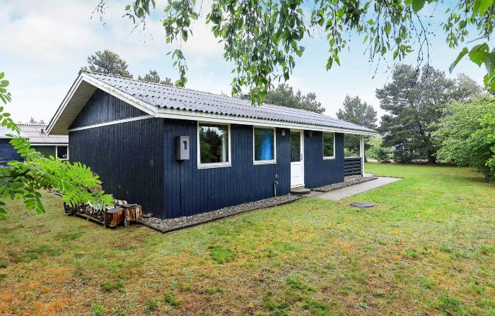 4 person holiday home in Ulfborg-By Traum
