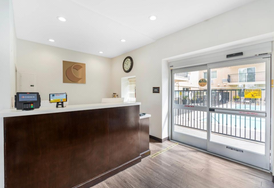 컴포트 인 코카투 니어 LAX 외관 또는 로비