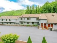 Smoketree Lodge Hotels in Watauga