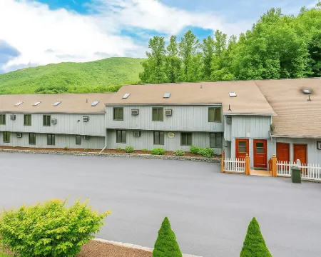 Smoketree Lodge Hotels in Watauga