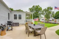 Boat Dock & Grill! Canal-Front Port Clinton Escape - Homestays