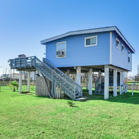 1 Mi to Surfside Beach: BBQ-Ready Home in Freeport