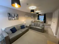 Dog & family friendly 2 bedroom sleeps 6, 10 mins walk to the beach