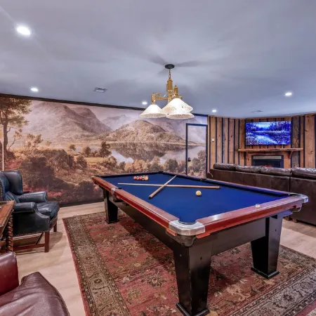Private and Spacious Cabin with Hot Tub, Pool Table and Arcade
