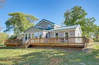 Pet-Friendly Seneca Lake Home w/ Private Deck - Wifi