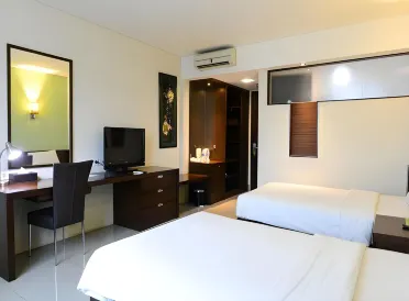 Bamboo Inn Hotel & Cafe