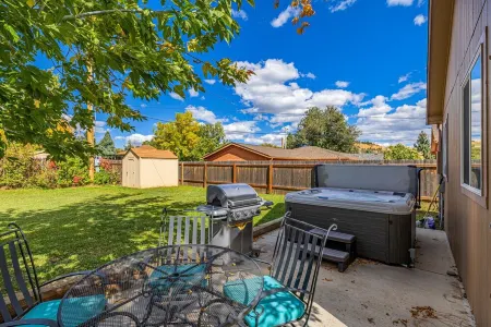 Hiker's Hideaway- Cozy 3B bungalow with hot tub in gorgeous Palmer Lake! Отели в г. Палмер Лейк