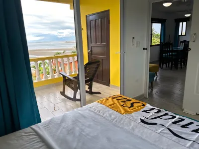 2 Story 3 Bed/2 Bath House with Separate Units Just Steps from the Beach!! Hotel a 