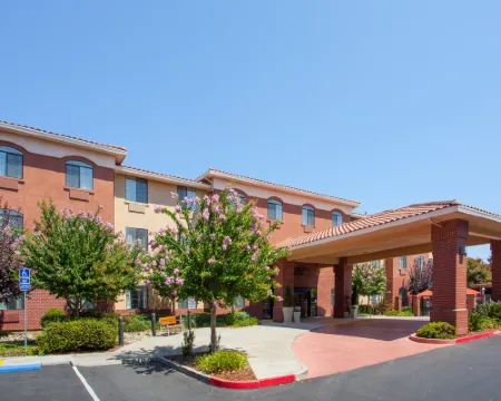 Holiday Inn Express & Suites DAVIS - UNIVERSITY AREA by IHG โรงแรมในเดวิส