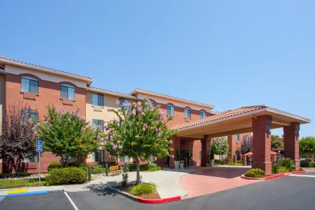 Holiday Inn Express & Suites Davis - University Area