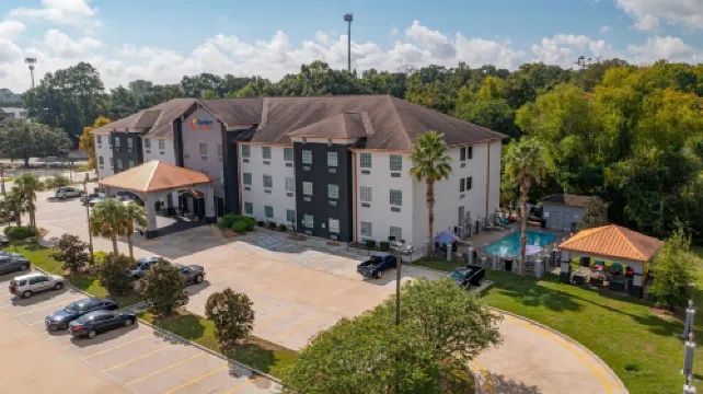 Comfort Suites Oil Center