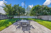 Ideal Weekly Stay w/ Backyard BBQ, 10mins to Beach/Airport, 25mins to Miami