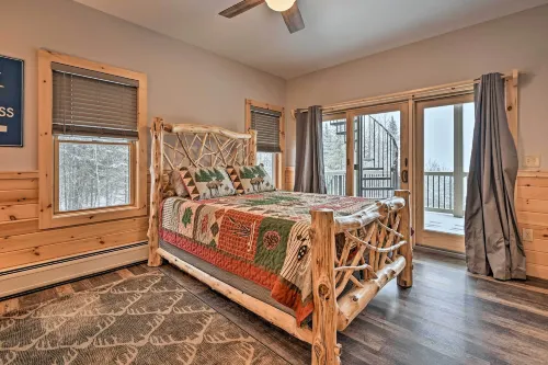 Rustic 3-Story Pittsburg Cabin w/ Lake & Mtn Views - 3-Star