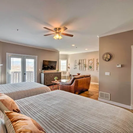 Large, Cozy Midway Studio w/ Mountain Views!