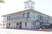 Beyond Stay Hotel - parking
