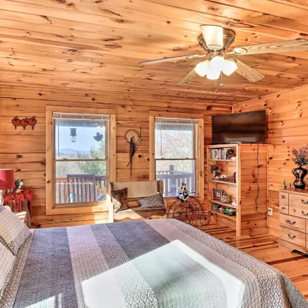 Wheelchair-Accessible Murphy Cabin w/ Fire Pit!