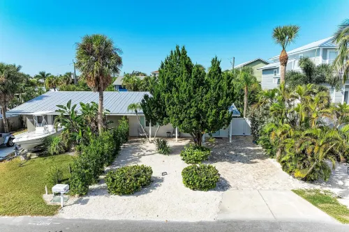 Meant to Bee on Ami Managed by Beach Retreats