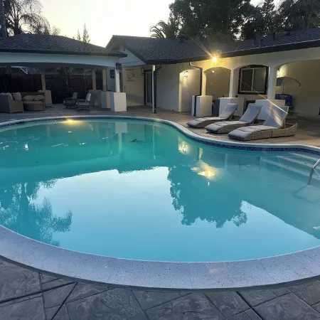 Spacious cozy Oasis retreat with private pool  Backyard