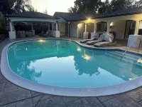 Spacious cozy Oasis retreat with private pool  Backyard