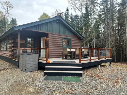 Cozy Up Cabin - Close to Downtown Rangeley 랭글리 호텔