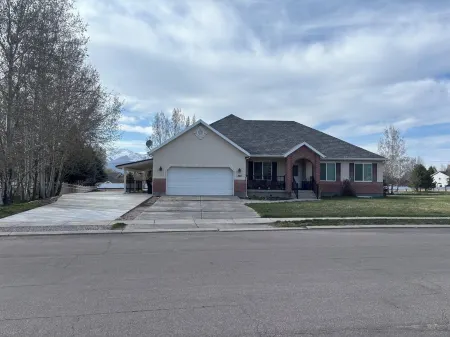 Moose Tracks Inn: Spacious Lower Level Retreat in Heber Valley Отели рядом с достопримечательностью «5 Minute Clinic»