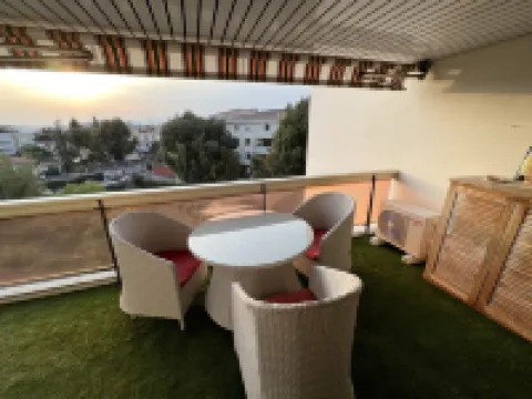 10 min from airport and 15 min from beaches air-conditioned apartment with terrace