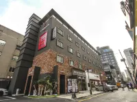 Hotel Lavieen Hotel dekat Perpustakaan Starfield