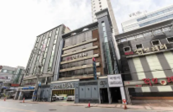 Hwagok Dean Hotels near Deungchon Station