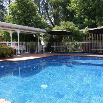 Barrass's John Bright Motor Inn