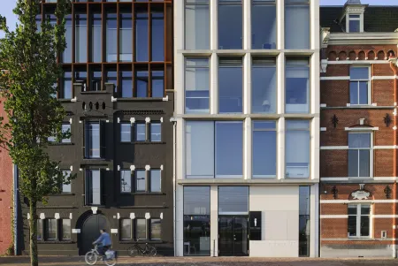 Eric Vökel Boutique Apartments - Amsterdam Suites Отели рядом с достопримечательностью «Мост Питон»