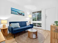 Bright 2-Bed Unit Near Scarborough Beach 士嘉堡酒店