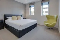 Spacious 2 Bed Apartment Close to City