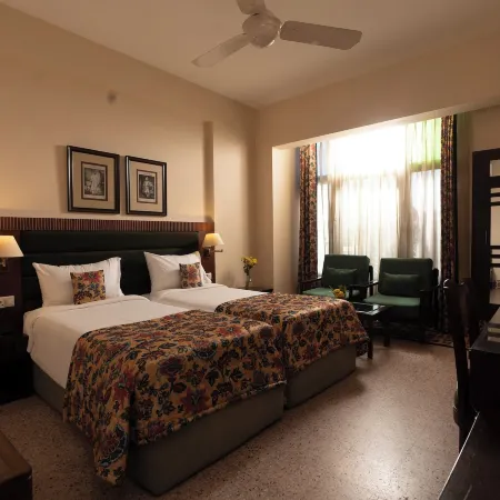 Broadway An Alivaa Collection Hotel Отели рядом с достопримечательностью «Радж Гхат»
