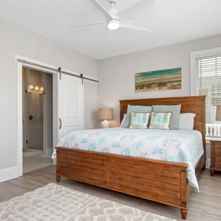 Luxury Beach Condo 5 Min Walk to Beach & Shops!