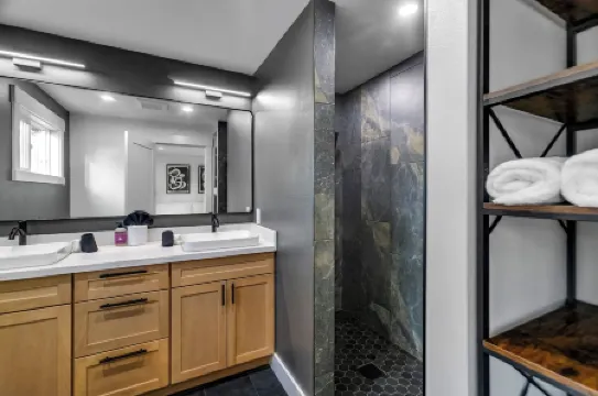 Sunny 3BR Retreat Near Everet Waterfront