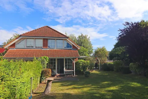 Doppelhaushalfte mit Garten nur 500m bis Zumstrand - Homestays