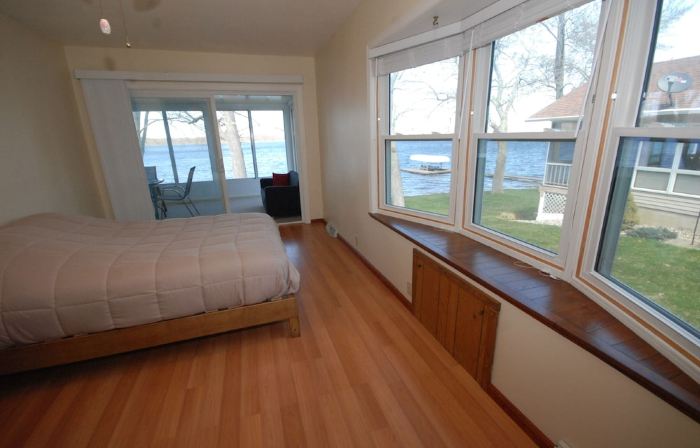 Lake House with Sandy Beach and Amazing Sunsets