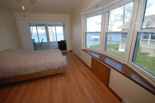 Lake House with Sandy Beach and Amazing Sunsets