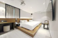 Brown-Dot Hotel Gwangyang Deokrye