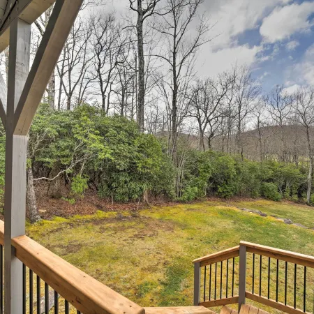 Ideal for Families! Lake Toxaway Getaway w/ Deck