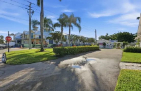 King Bedrooms, Two Blocks to Gulf, Shopping, and Dining in Old Naples