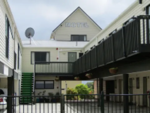 Pohutu Lodge Motel